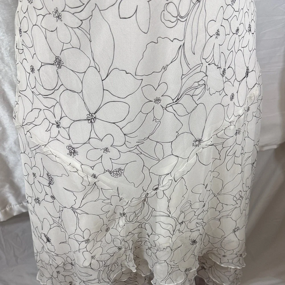 White House Black Market Ivory and Charcoal Floral Dress - Picture 5 of 11